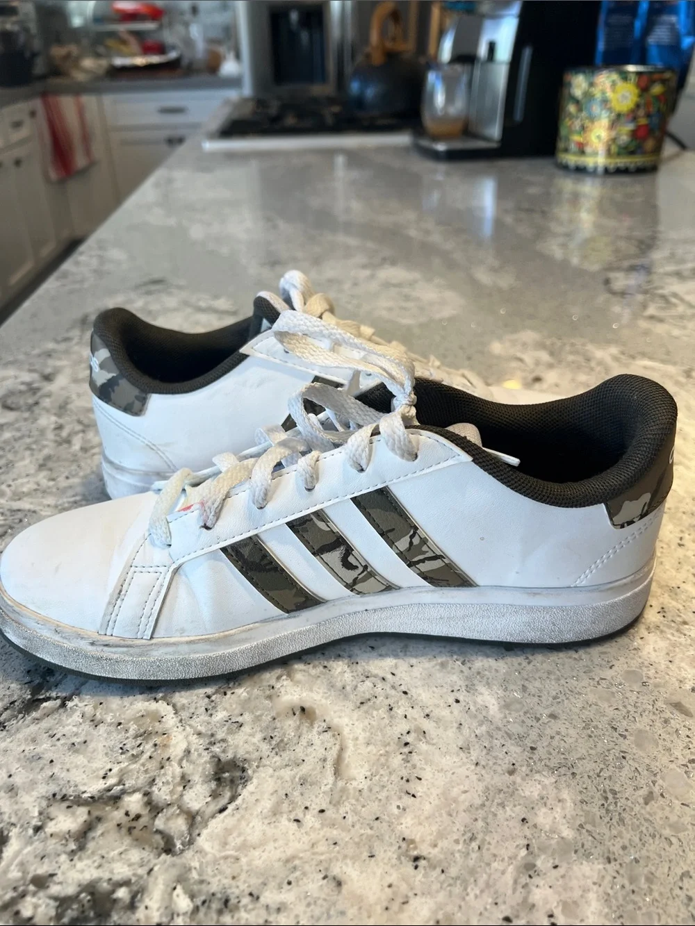 adidas Grand Court 2.0 Camo Sneakers White Men 5.5 / Women 7.5 EUC